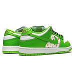 Supreme x Nike Dunk Low OG SB QS „Mean Green”