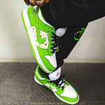 Supreme x Nike Dunk Low OG SB QS „Mean Green”