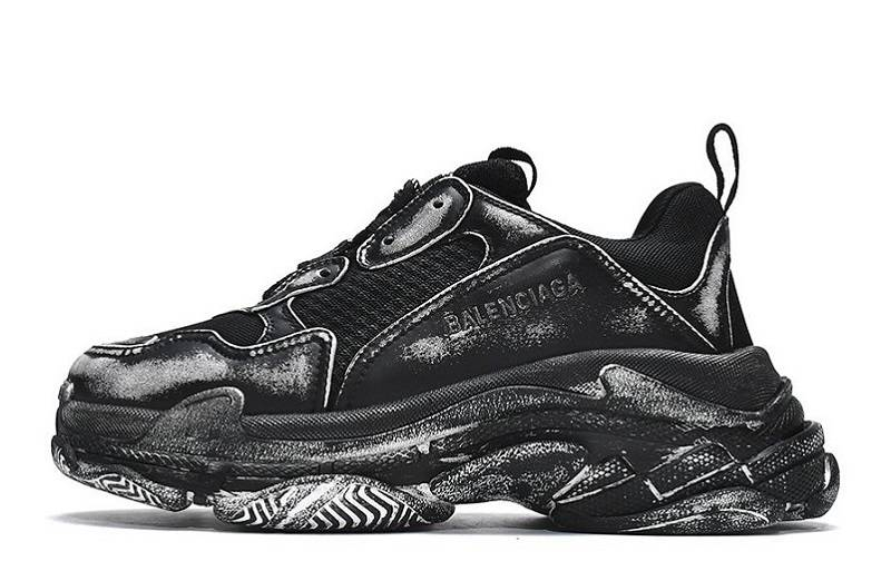 Balenciaga Triple S „Schwarz“