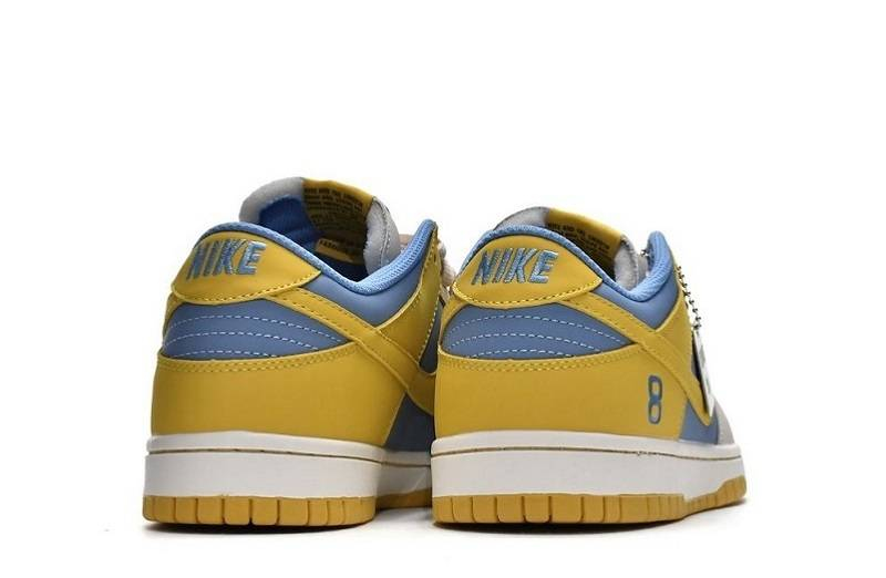 Nike Dunk Low Bianco sporco "Nike Kobe"