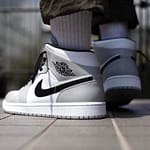 Air Jordan 1 Mid 'Smoke Grey'