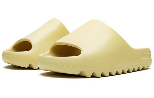 Adidas Yeezy Slides 'Desert Sand'