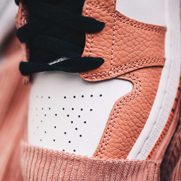 Air Jordan 1 Mid Pink Quartz