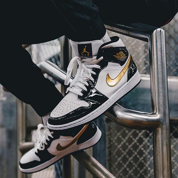 Air Jordan 1 Mid Patent 'Black Gold'