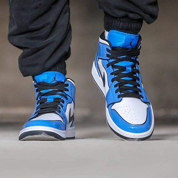 Air Jordan 1 Mid Se 'Signal Blue'