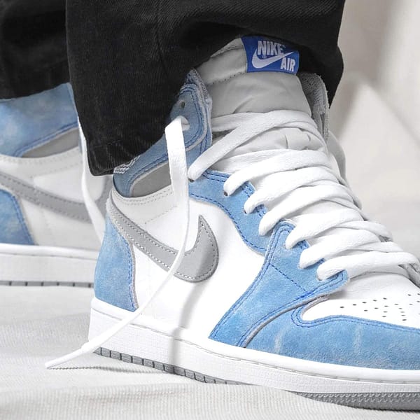 Air Jordan 1 Retro High Og 'Hyper Royal'