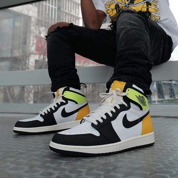 Air Jordan 1 Retro High Og 'Volt Gold'