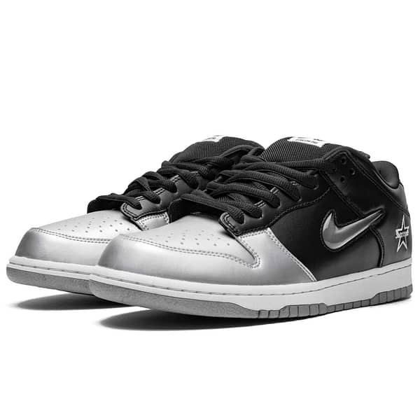 Supreme X Nike Dunk Sb Low Qs 'Metallic Silver'